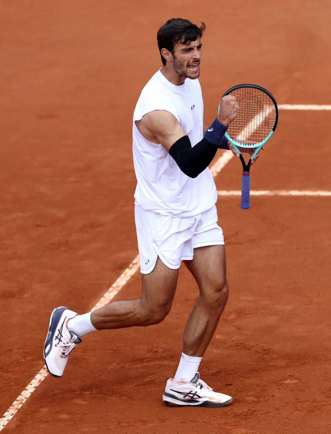 对手敲响警 对手敲响警