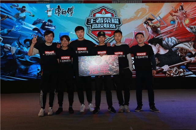 大手笔引援 大手笔引援