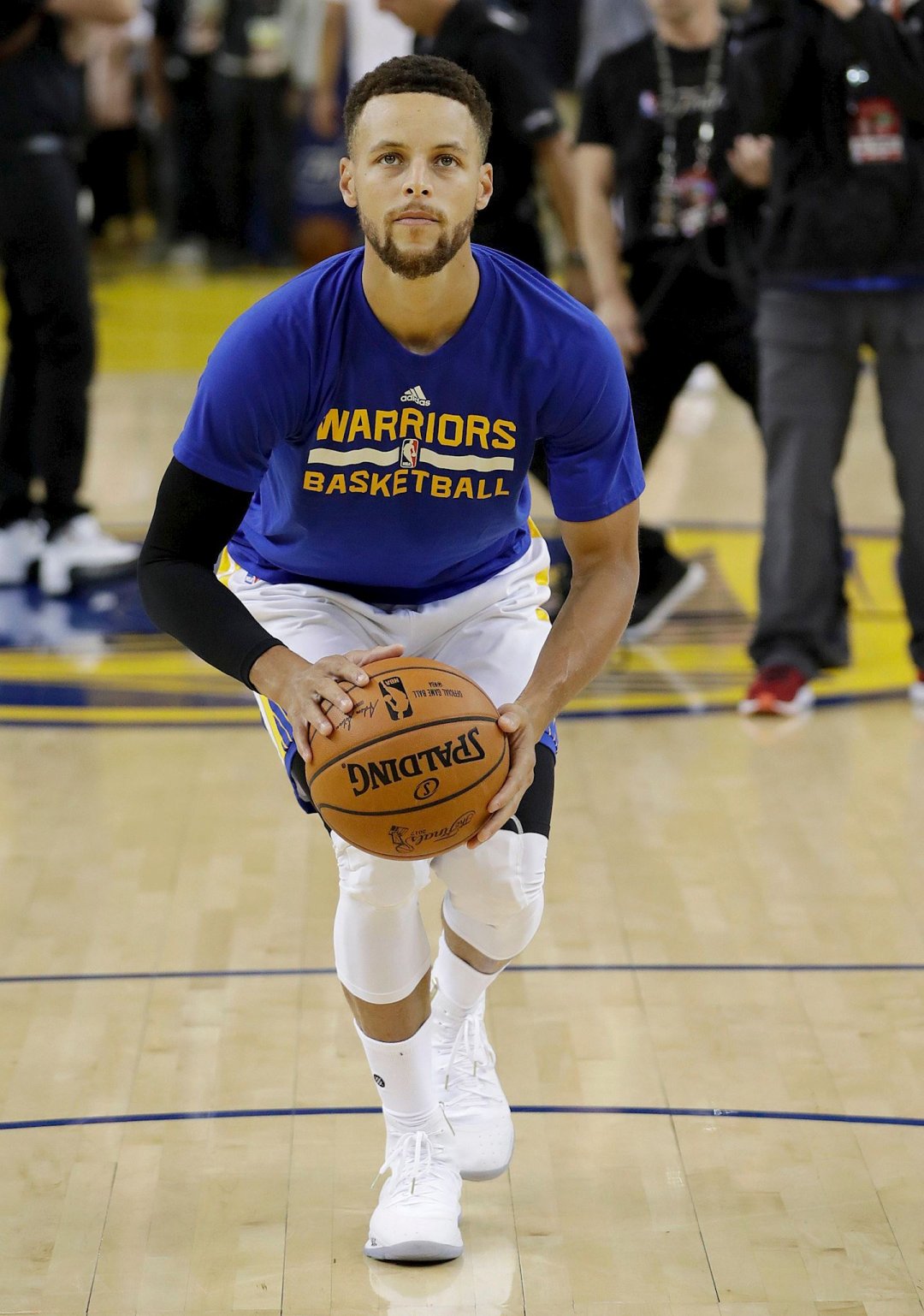 更因为他对 更因为他对